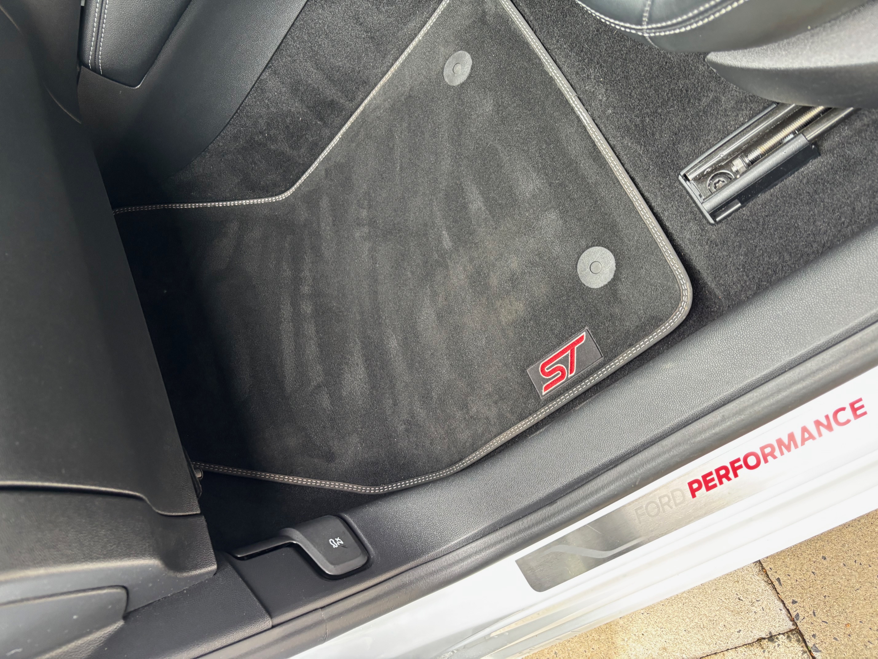 Clean front car mats